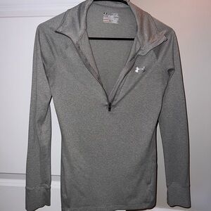 Under Armour Heather Gray Semi-Fitted Top